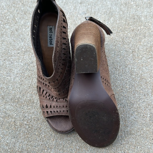 🎉Like New! Not Rated Chunky Sandals - Picture 3 of 4